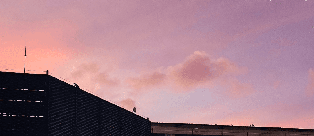 Cinematic Horizon & Sky Gradient